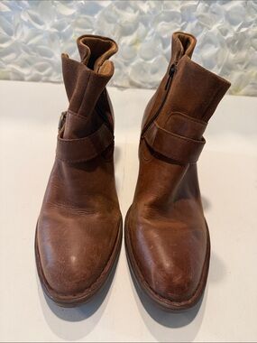 Born Men's Brown Leather Zip Ankle Boots